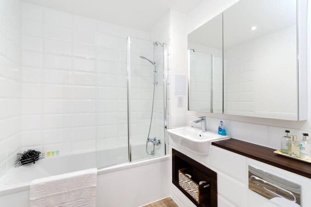 Stylish 2 Bedroom Flat In Wandsworth Appartamento