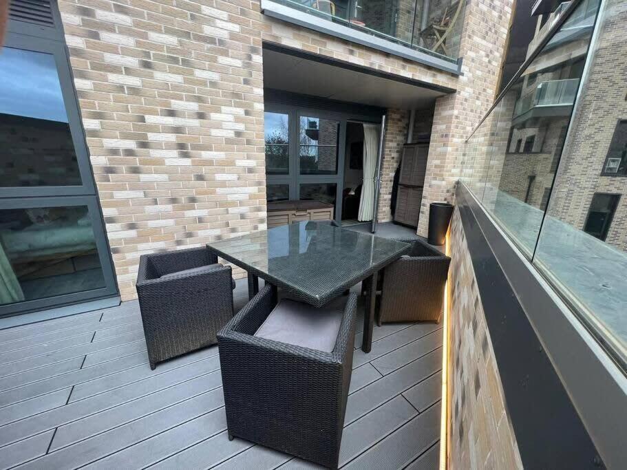 Stylish 2 Bedroom Flat In Wandsworth * Londra